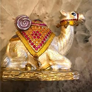Bejeweled camel trinket box “Collectibles” NIB w/ certificate, fancy shiny fun !